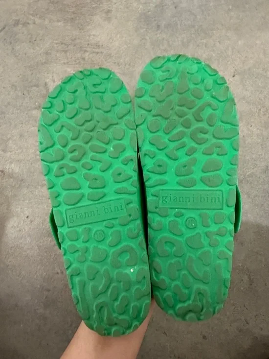 Gianni Bini Green Crossover Buckle Slide Sandals - Picture 4 of 4